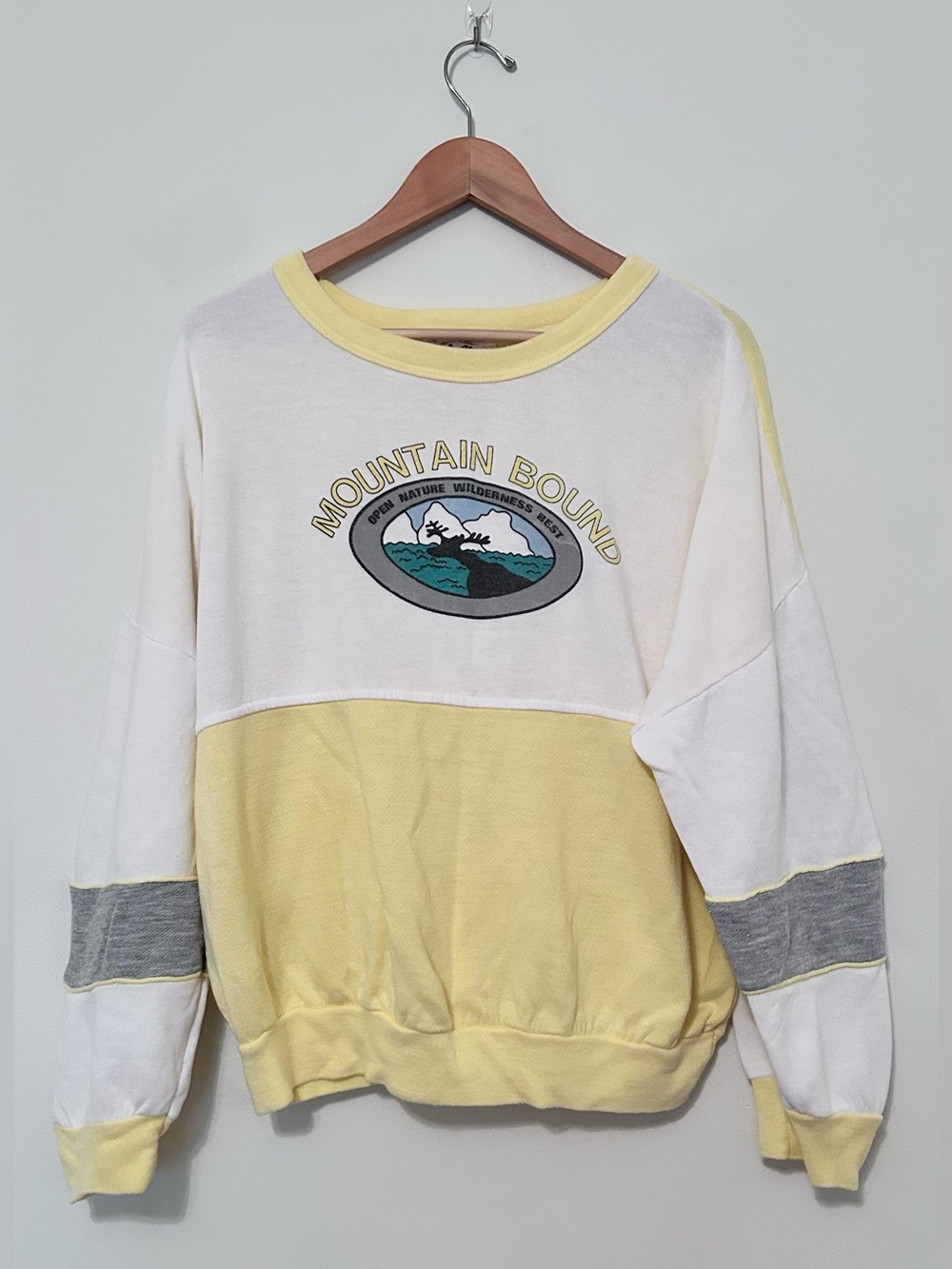 Vintage Mountain Bound Yellow & White Crewneck Lightweight So Soft Sweatshirt
